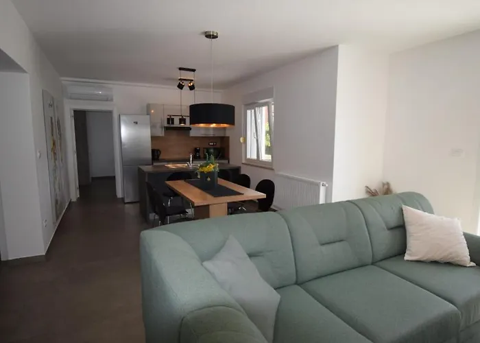 Apartment Summer Breeze By Guide Icici