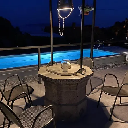 Summer Breeze By Guide アパート イカ